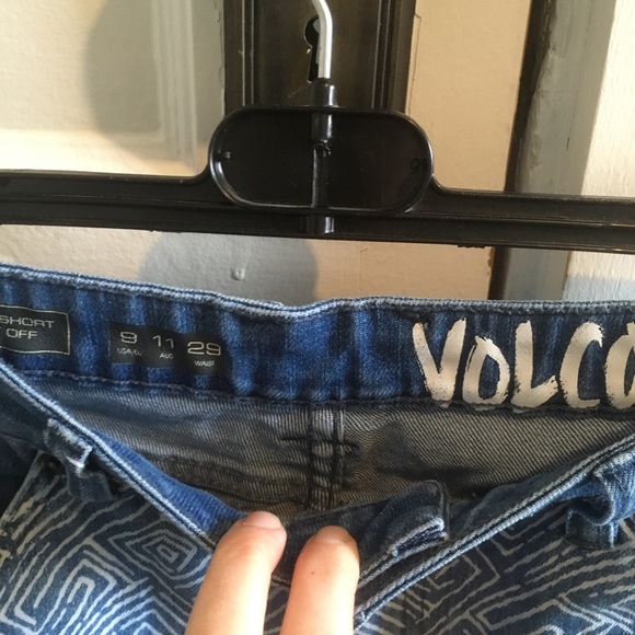 Volcom cut off shorts - Picture 5 of 8